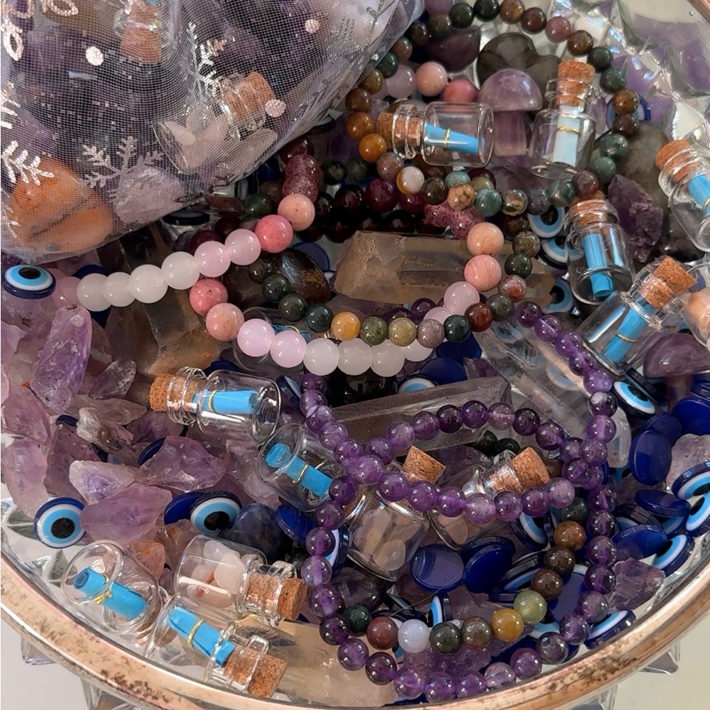 Protection Crystal Confetti | confetti with amethyst, bracelets, garnet, citrine - Picture 2 of 4